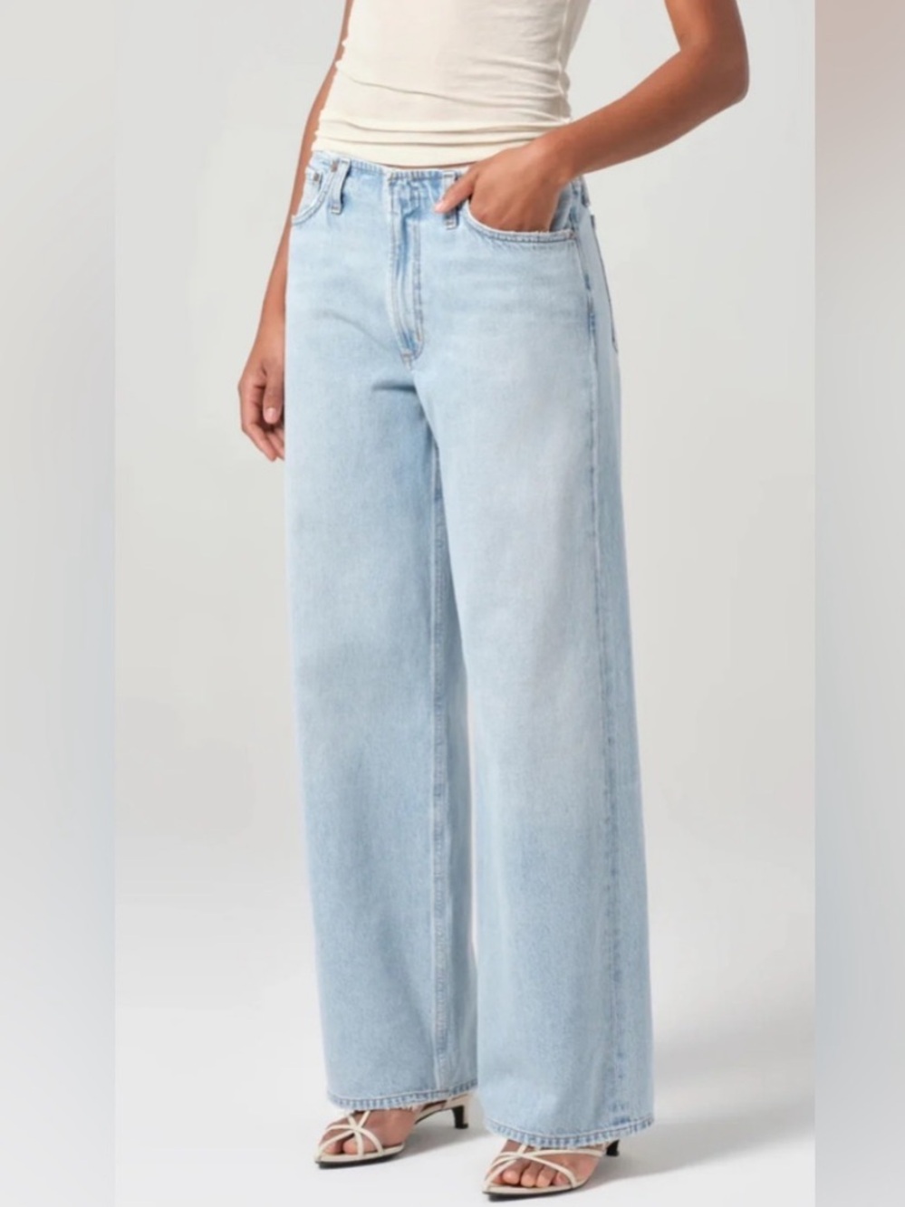 Agolde Lex Low-Rise Wide Leg denim jeans. “Reach” Wash. Size 28